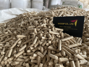 Granulés de bois à faible MOQ pour le chauffage, taille standard, gros granulés de bois, sacs de 15 à 20 kg, granulés de bois pour le chauffage, prix le plus bas du marché - Product Image 4