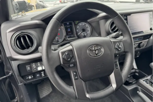 พร้อมขับขี่ - รถพวงมาลัยซ้ายมือสอง |   โตโยต้า ทาโคมา TRD สปอร์ต ดับเบิ้ลแค็บ 4x4 V6 ปี 2021 - Product Image 3