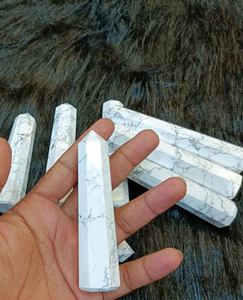 Torre de Cristal de Howlite Pulida a Mano, Punta de Piedra Preciosa Blanca para Reiki, Equilibrio de Chakras, Decoración del Hogar Feng Shui y Regalo de Boda - Product Image 1