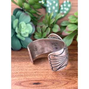 Pulsera de Concho de Plata de Ley con Diseño de Peón Antiguo Dexter Martinez, Accesorio de Moda - Product Image 4