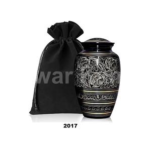 Urna de flores de plata grabada, urna de cremación de latón negro para adultos para cenizas humanas con bolsa de terciopelo gratis - Product Image 1