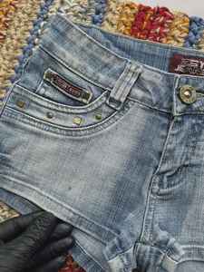 กางเกงยีนส์ขาสั้นทรงวินเทจ - Product Image 5