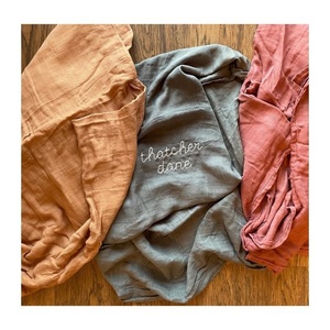 สีพาสเทลสีทึบไม้ไผ่มัสลินทารกแรกเกิด Swaddle 120x120 นุ่มหลายล้างทําความสะอาดได้แห้งเร็วที่ยั่งยืนผ้าห่มเนอสเซอรี่