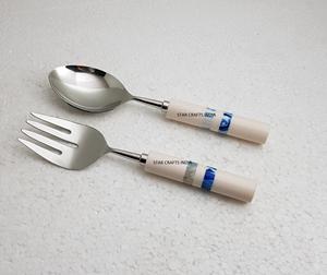 Vente en gros d'Argenterie à manche épais en résine Cuillères de service en acier inoxydable pour le mélange et la cuisson de la salade à plat Prix d'usine - Product Image 6