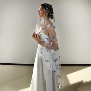 Peigne à cheveux en maille ivoire Bridella M43-WN, fait à la main, style vintage, strass, plastique, confortable, ajustement sécurisé pour les cheveux de la mariée - Product Image 2