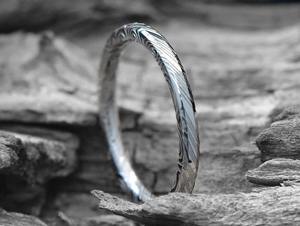 แหวนดามัสกัสทำมือพร้อมรายละเอียดเอียงไม่ซ้ำใครแกะสลักแหวนแต่งงานของผู้หญิง - Product Image 4