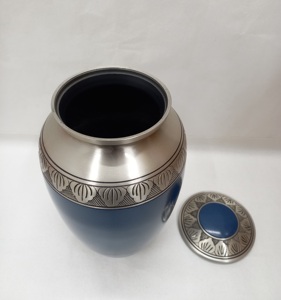 Urna de cremación de metal de estilo americano grande personalizada al por mayor, recuerdo de diseño único para cenizas humanas - Product Image 3