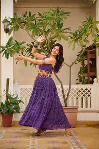 Robe de travail Navratri Gamathi avec un flair lourd de 12 mètres | Robe Garba traditionnelle pour femme | Festival indien et tenue d'événement culturel - Product Image 3