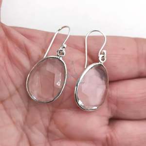 ต่างหูเงินแท้ 925 ประดับควอตซ์ใส งานแฮนด์เมด รูปทรงหยดน้ำ ประดับด้วยพลอยรูปไข่ลายตารางธรรมชาติ วัสดุหลักเป็นทอง - Product Image 6