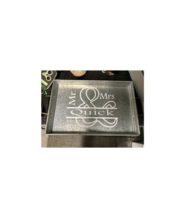 Bandeja galvanizada de diseño premium con asas resistentes para servir bebidas, aperitivos y comida en fiestas y reuniones - Product Image 1