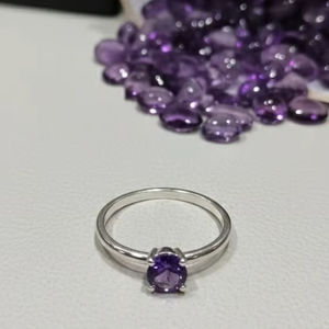 Bague de fiançailles et de mariage en argent 925 faite à la main avec améthyste, cadeau chrétien, design minimaliste, pour la pierre de naissance de février - Product Image 1