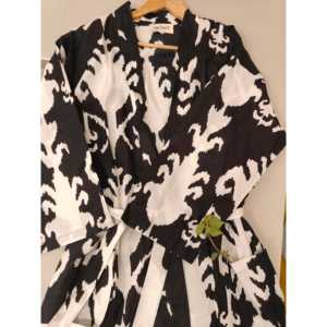 Robe décontractée noire en tissu satiné et dentelle, motif géométrique Ikat, taille élastique, confortable, douce, respirante, manches longues, personnalisable avec logo, taille XL - Product Image 1