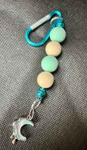 Porte-clés fait main avec perles en bois et anneau en acier inoxydable | Porte-clés coloré en perles de bois et acier inoxydable | VRNQ - Product Image 2