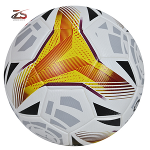 Logomade personalizado de fútbol de tamaño 5 de alta calidad en Pakistán - Product Image 1