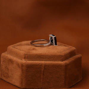 Anillo de compromiso de oro macizo 18KT corte esmeralda oculto Halo moda de lujo con diamante cultivado en laboratorio azul oscuro certificado IGI - Product Image 5