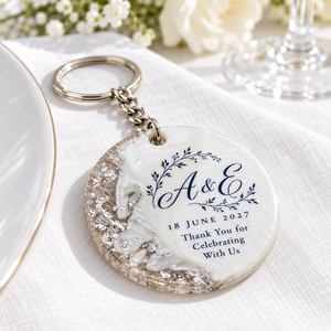 Llavero Redondo Personalizado de Resina Epoxi con Iniciales y Fecha en Lámina Dorada/Plateada, Regalos de Boda, Compromiso, Aniversario, Regalos de Agradecimiento para Invitados - Product Image 3