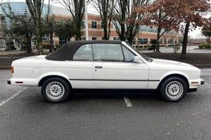 BMW 325i Convertible de 1989 en Buen Estado, Sin Reserva, Turboalimentado, Motor M52 de 6 Cilindros, Transmisión Manual de 5 Velocidades, Amplio Reporte - Product Image 3