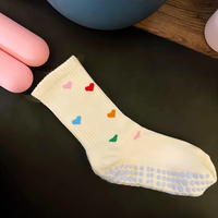 Chaussettes respirantes en coton et bambou à froufrous Chaussettes personnalisées antidérapantes à volants Fitness Yoga Pilates Chaussettes avec poignées en forme de cœur