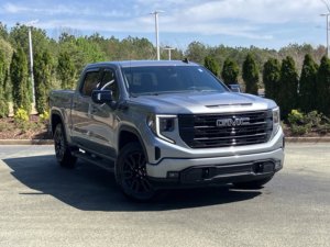GMC Sierra 1500 4WD Crew Cab 147 Elevation 2023 Usada en Buen Estado con 3SB - Product Image 2