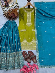 Travail de fantaisie de concepteur lourd nouvelle soie de Chinon pure avec haut de travail de séquence brodé lourd et palazzo avec ensemble de costume Dupatta - Product Image 4