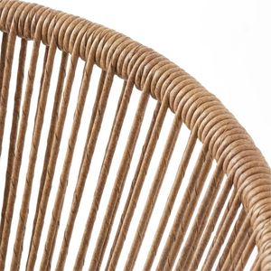 Chaise de salle à manger contemporaine en rotin tissé à la main avec dossier semi-circulaire et pieds en métal élégants pour les espaces intérieurs et extérieurs modernes - Product Image 5