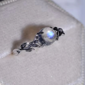 Anillo de compromiso vintage de plata de ley con piedra de luna azul arcoíris, diamante y perla de agua dulce, engaste de canal, certificado por terceros, fino. - Product Image 3