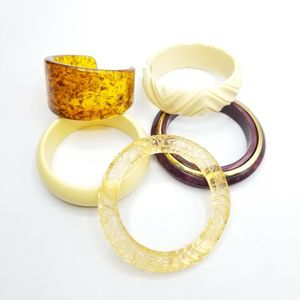 Juego de 5 Pulseras Acrílicas Tradicionales Vintage, Joyería de Resina con Diseño de Ángel Personalizado, Brazalete con Dijes de Diseño Innovador para Niña - Product Image 3