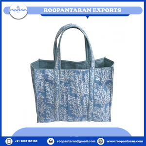 Sac fourre-tout élégant en coton bio Design matelassé imprimé traditionnel avec poches intérieures Derniers sacs de soirée en vente - Product Image 5