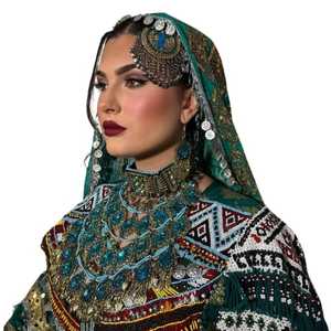 Ensemble de bijoux tribaux afghans en rouge foncé avec collier ras du cou imposant orné de pierres de verre rondes et carrées et boucles d'oreilles assorties - Product Image 1