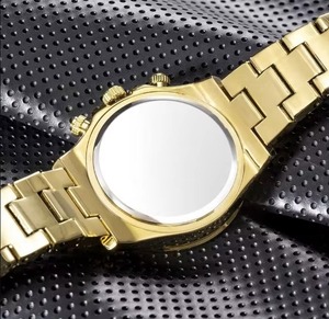 Montre élégante glacée pour femmes, qualité d'exportation, style féminin luxueux, mouvement à quartz pour événements formels, quantité disponible en vrac - Product Image 3