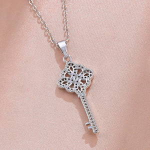 Colgante de Plata de Ley 925 Chapado en Plata de 18K Full Iced Out VVS Moissanite Diamond Colgante de llave personalizada de Hip Hop para hombres y mujeres - Product Image 5