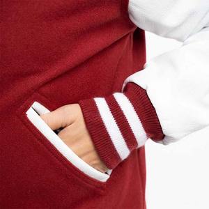 Chaqueta universitaria de béisbol de invierno con manga de cuero de lana personalizada de alta calidad para mujer, diseño de logotipo, bordado de algodón, Letterman elegante - Product Image 4