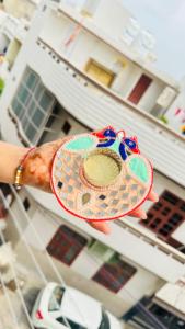 Hermosa Puja Thali hecha a mano, regalo de regreso de boda para invitados Diya para el hogar, tela DE TRABAJO DE Gota, regalo de Festival hecho a mano Thali - Product Image 2