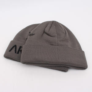 Bonnets de froid de conception de mode d'OEM ODM chauds grande lettre logo partout impression tricot logo personnalisé bonnet tricoté fabriqué au Vietnam - Product Image 3