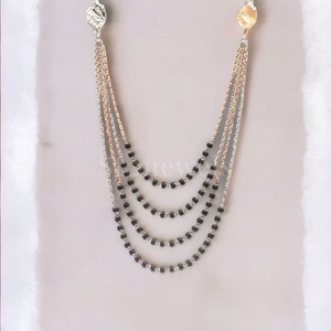 Chaîne de perles en or Mangalsutra bicolore avec diamants à quatre couches Stonewels avec un superbe design en diamant à quatre couches - Product Image 5