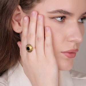 Bague ajustable en onyx noir tendance, fabriquée à la main |   Bijoux en laiton plaqué or 18 carats |   Cadeau pour mariage et fête, usage quotidien, Inde - Product Image 5