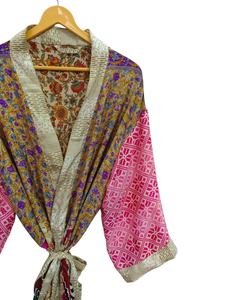 Kimono d'été de luxe, couverture de bikini, robe longue de nuit, kimono sari indien vintage en soie recyclée fait à la main, - Product Image 5