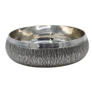 Élégant bol à chocolat décoratif en métal argenté avec bonbons et bonbons cadeau de luxe pour les mariages et les occasions festives en vente - Product Image 3