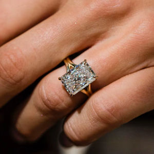 แหวนหมั้นเพชรทรง Radiant Cut ขนาด 9x11 มม. แบบวงแหวนแยกชิ้น ชุบทองคำเหลือง เครื่องประดับงานแต่งงานคุณภาพสำหรับผู้หญิง ขายส่งจากโรงงาน - Product Image 1