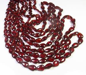 Cuentas de Granate Rojo Natural de Mozambique, Forma de Pera, Hilo de 4 Pulgadas, 7x5-11x7mm, Piedras Preciosas Facetadas de Alta Calidad para Joyería - Product Image 3