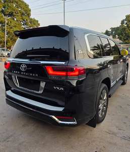 Toyota Land Cruiser 300 VXR V6 2024 - Product Image 2