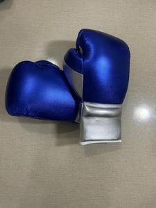 Rising Fitness Venta caliente transpirable 12oz 10oz accesorios de entrenamiento fuerza entrenamiento duradero boxeo guantes de dedo completo OEM - Product Image 4