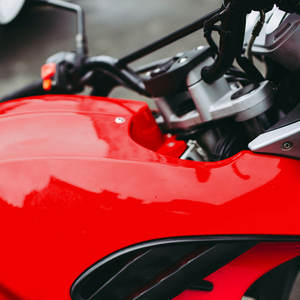 Pellicola Adesiva Rossa per Auto Corsa 120 x 152 cm, Protezione UV, Anti-Graffio, in PET/PVC, per Decorazione e Protezione della Carrozzeria - Product Image 5