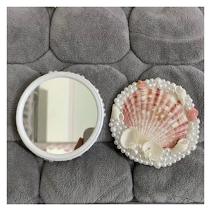 Espejo de concha marina vietnamita hecho a mano con conchas naturales surtidas, el espejo de concha marina decorativo perfecto para amantes de la playa, maquillaje - Product Image 2