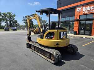 Mini-excavatrice d'occasion 305C CR de 34 tonnes avec moteur, boîte de vitesses et composants essentiels pour l'entretien des jardins et usage domestique - Product Image 3