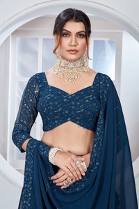 Exportation Qualité Designer Renard Georgette Lehenga Choli Set avec Travail Lourd Dupatta Idéal pour le Festival de Mariage Disponible à la Vente - Product Image 2