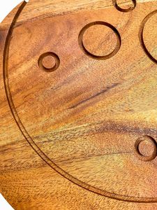 ถาดเสิร์ฟไม้อะคาเซียทรงกลมมีช่องกลมหลายช่องสำหรับนำเสนออาหารจานเสิร์ฟอาหารเรียกน้ำย่อย - Product Image 3