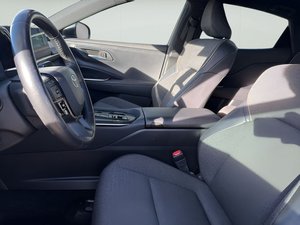 รถยนต์มือสองสภาพดี ปี 2023 โตโยต้า คราวน์ XLE 2.5L V4 AWD - Product Image 4