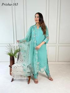 Ensemble moderne de 3 pièces Kurti romain Ghera avec des manches détaillées, travail de broderie sur le dupatta et un pantalon Plazzo Kalli Walan - Product Image 3