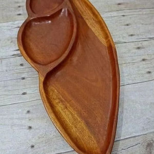 Plateau de service rond en bois fait à la main de qualité supérieure Poignée multi-forme unique Accessoire de cuisine durable - Product Image 1